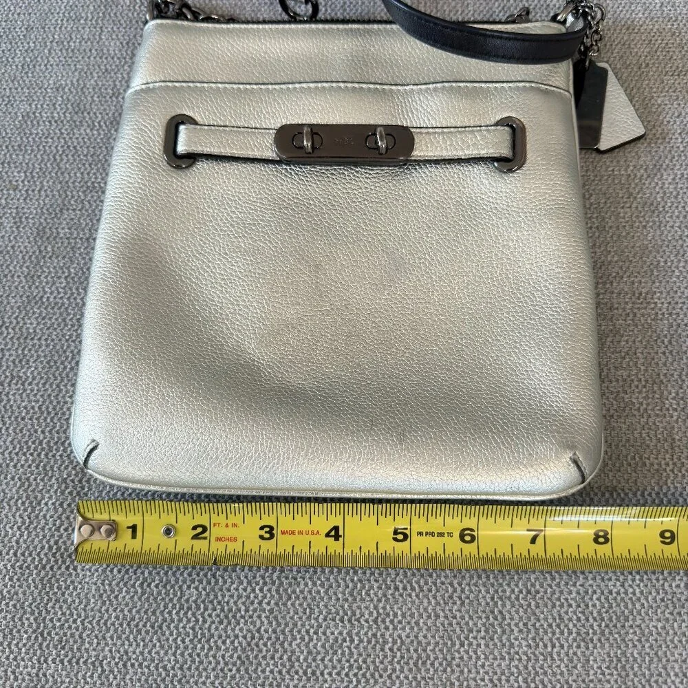 πβ¨ Coach Metallic Silver Pebbled Leather Crossbody Bag β¨π - Picture 8 of 10